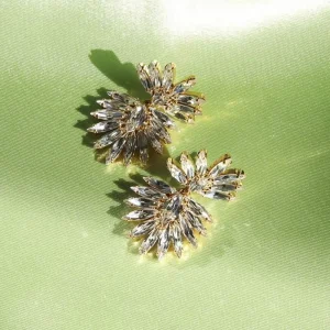 Caroline Svedbom Örhängen>Mini Cina Earrings/Crystal